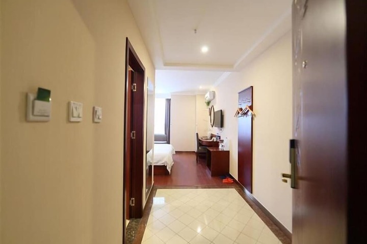 Room 13 of 54