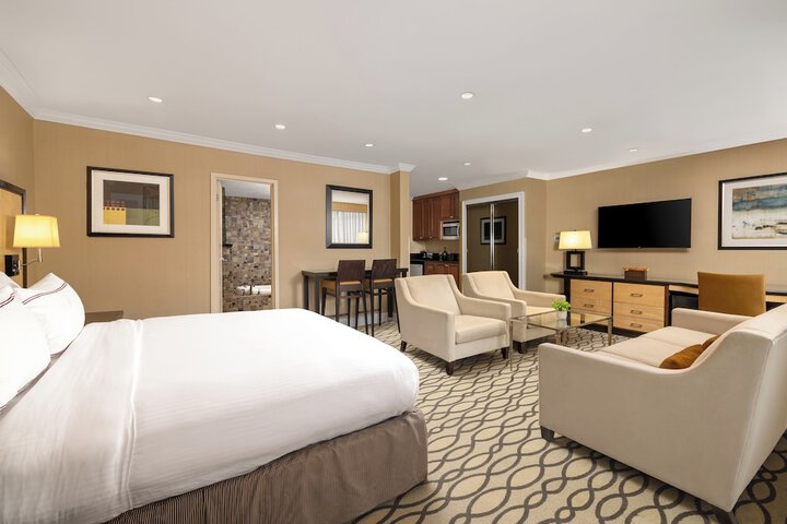 1 King Bed (8 of 13)