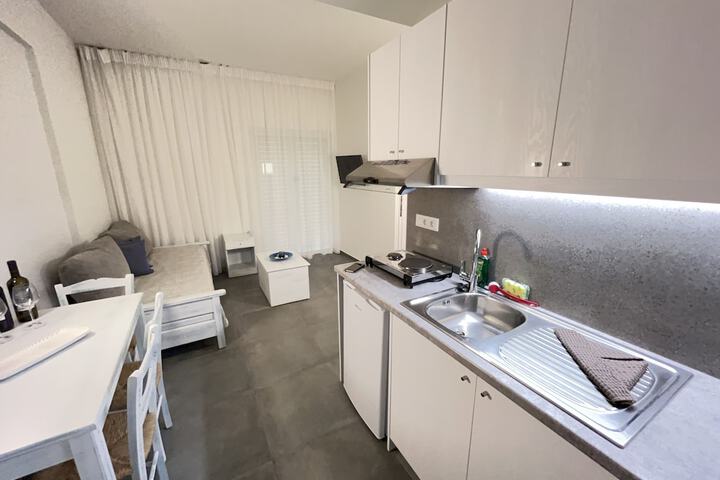 Room 45 of 172