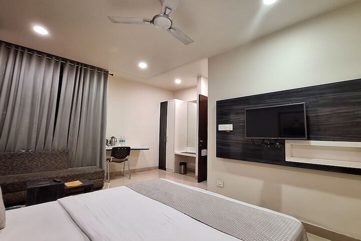 Room 16 of 32