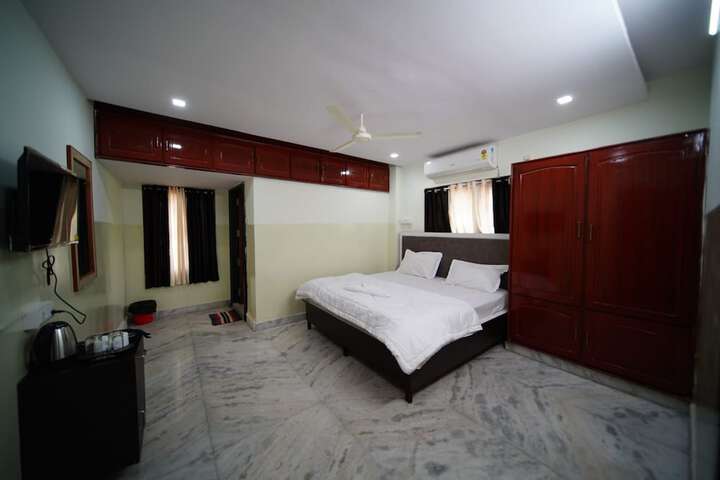 Room 6 of 17