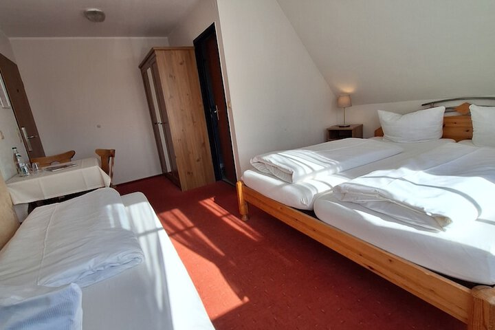 Room 16 of 66