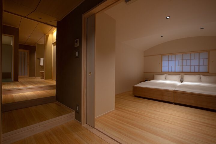 Room 12 of 80