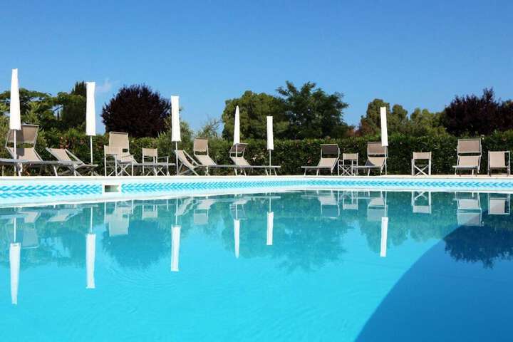 Pool 42 of 70