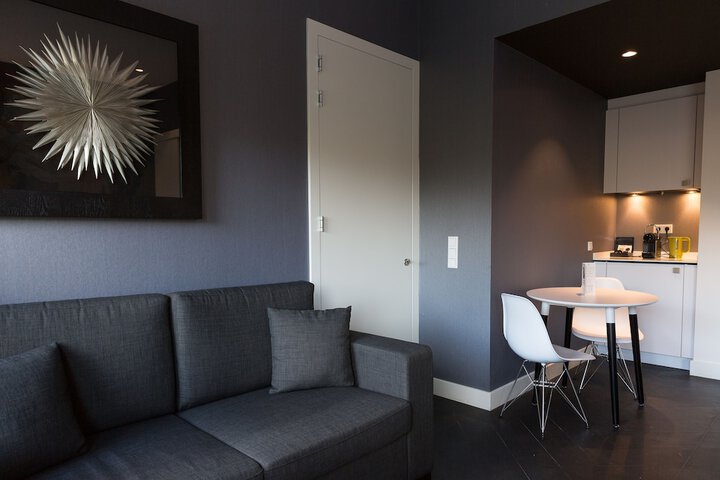 Room 7 of 32