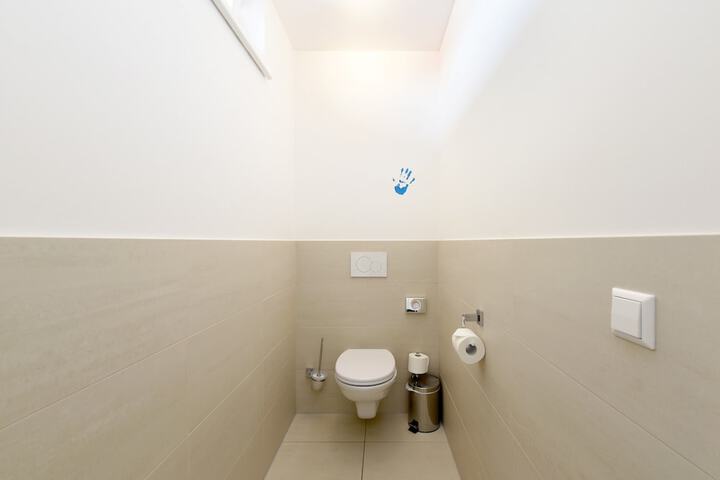 Room 85 of 121