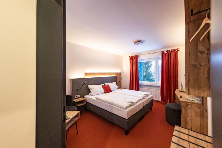 Room 3 of 32