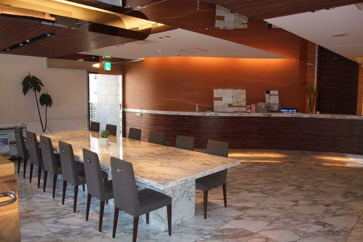 Entrance & Lobby