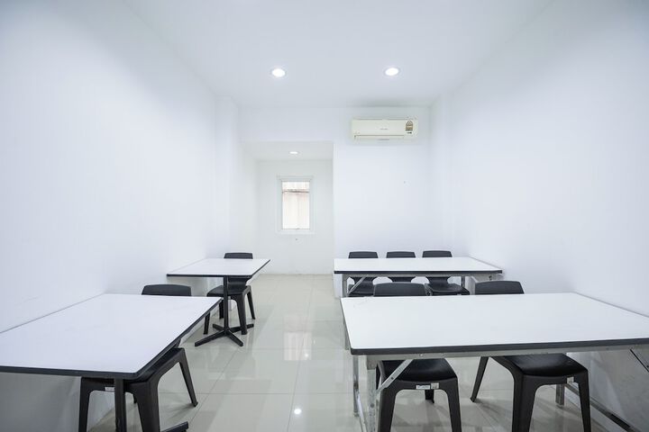 Business Center 82 of 83