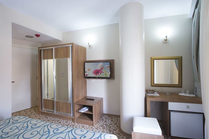 Room 12 of 20