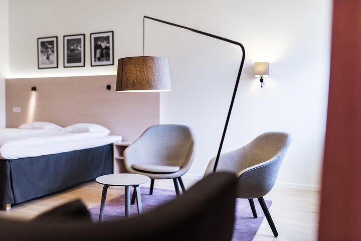 Room 4 of 55