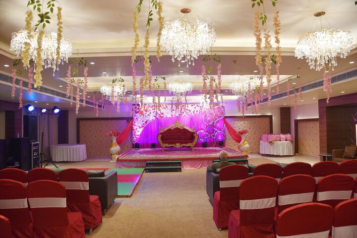 Ballroom/Hall 37 of 47