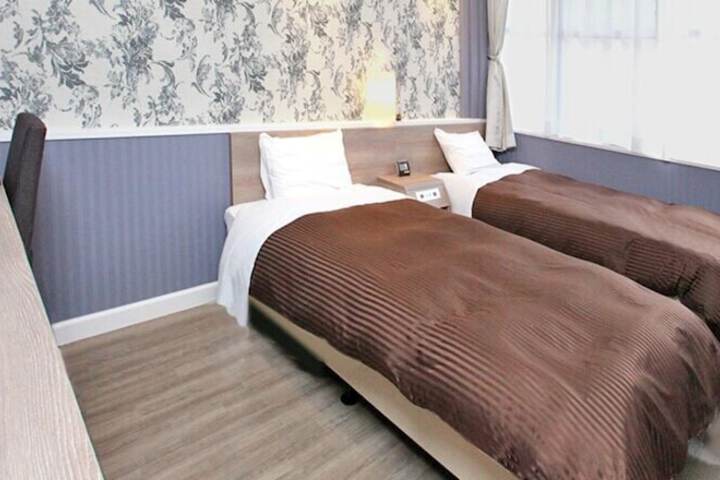 Room 8 of 34