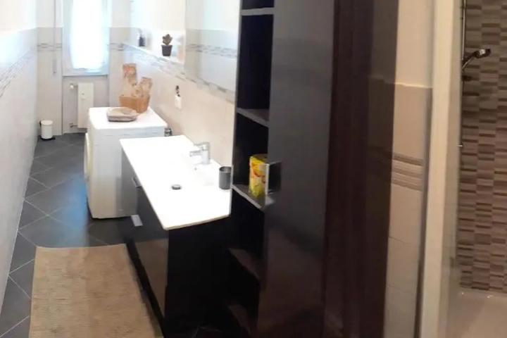 Room 6 of 14