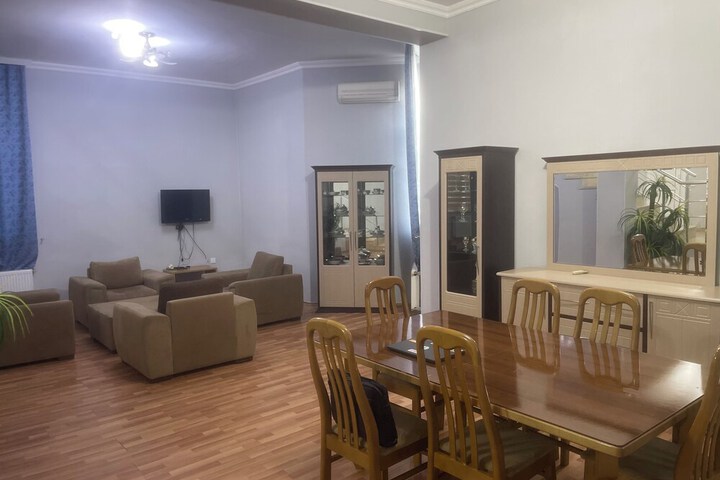 Room 7 of 19
