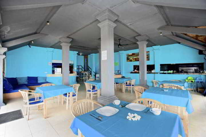 Dining 15 of 24