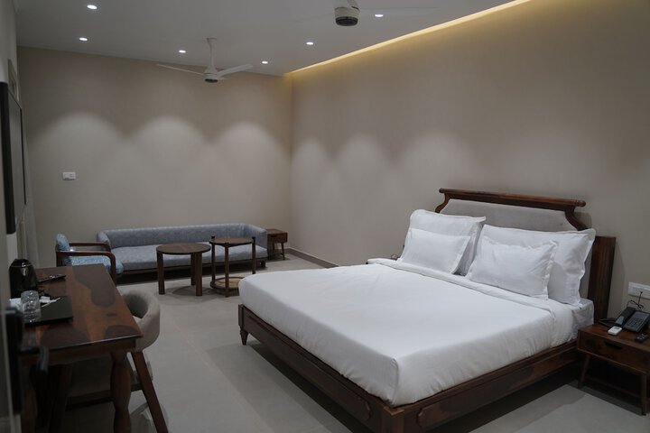 Room 12 of 37