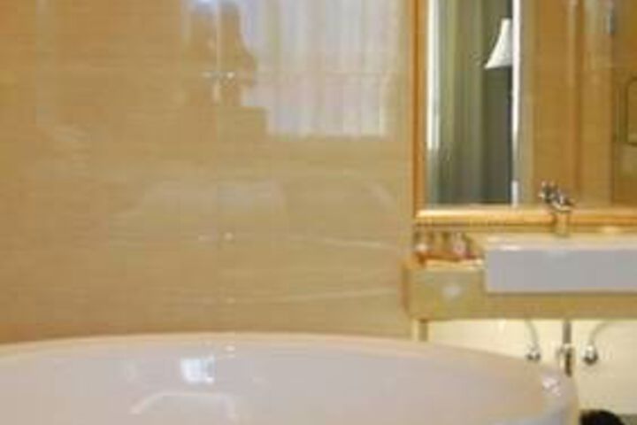 Room 2 of 49