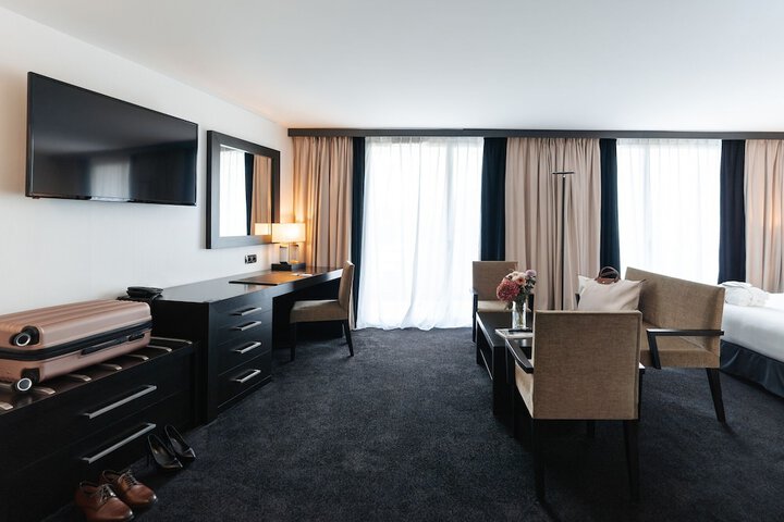 Room 25 of 155