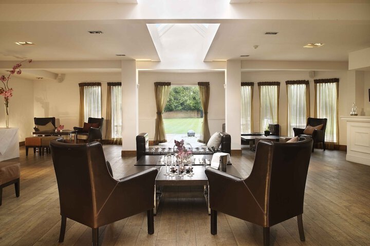 Lounge 60 of 86