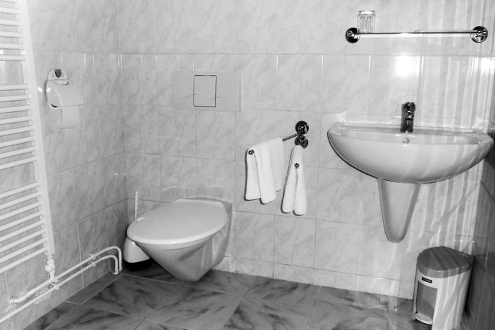 Room 6 of 14