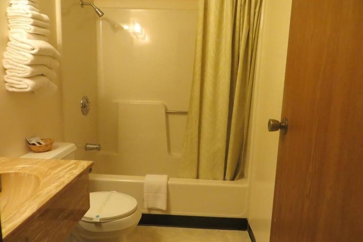 Standard Single Room 1 Queen Bed (3 of 9)
