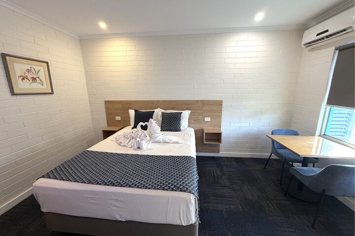 Room 11 of 24
