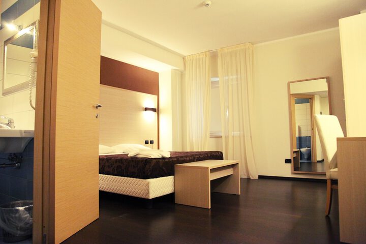 Room 13 of 65