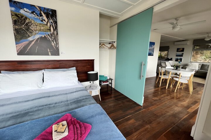 Room 10 of 99