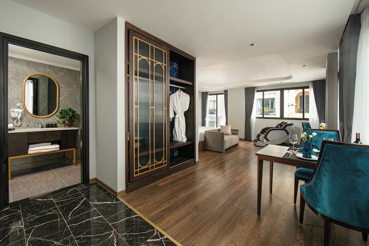 Room 26 of 153