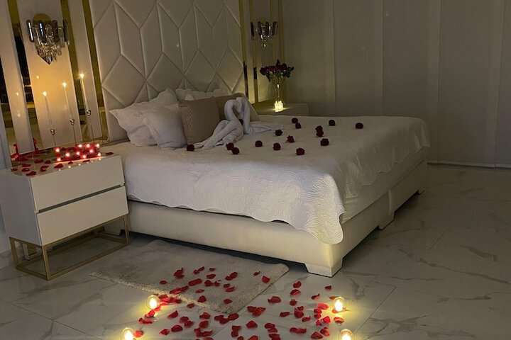Room 4 of 7