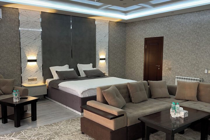 Room 32 of 68