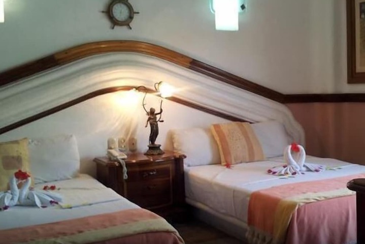 Room 12 of 36