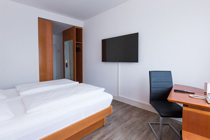 Room 7 of 31