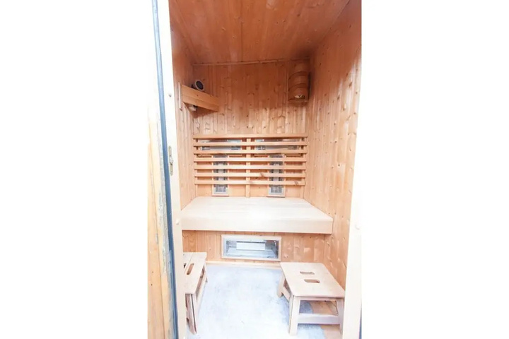 Room 2 of 16