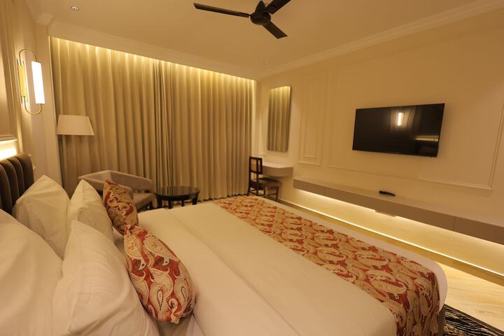 Room 11 of 48