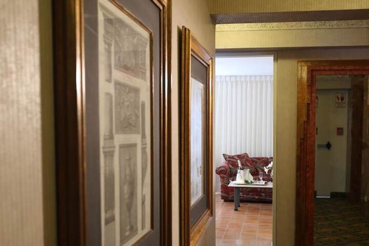 Ballroom/Hall 33 of 37