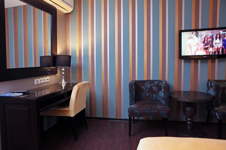 Room 10 of 62