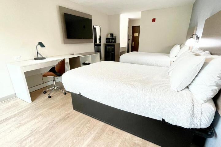 2 Double Beds (8 of 10)