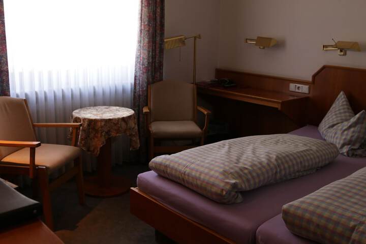 Room 13 of 42