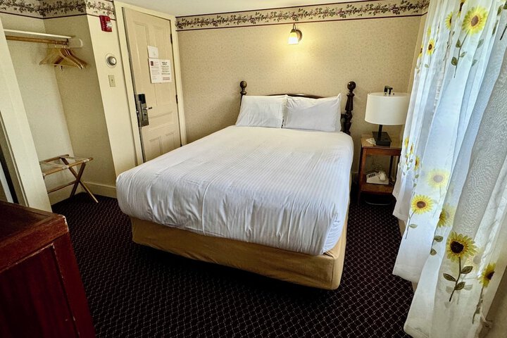 Room 33 of 73