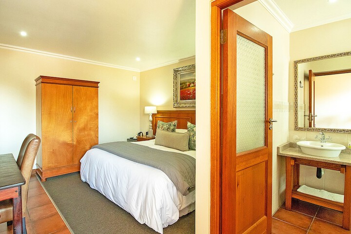 Room 6 of 76