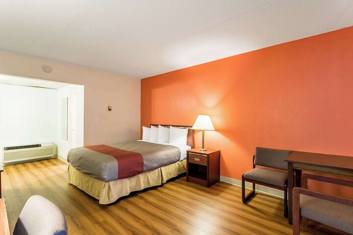 Room 7 of 28