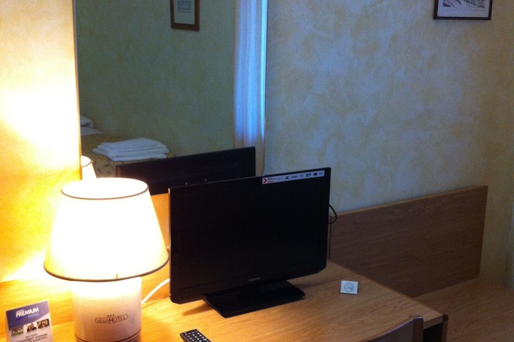 Room 8 of 70