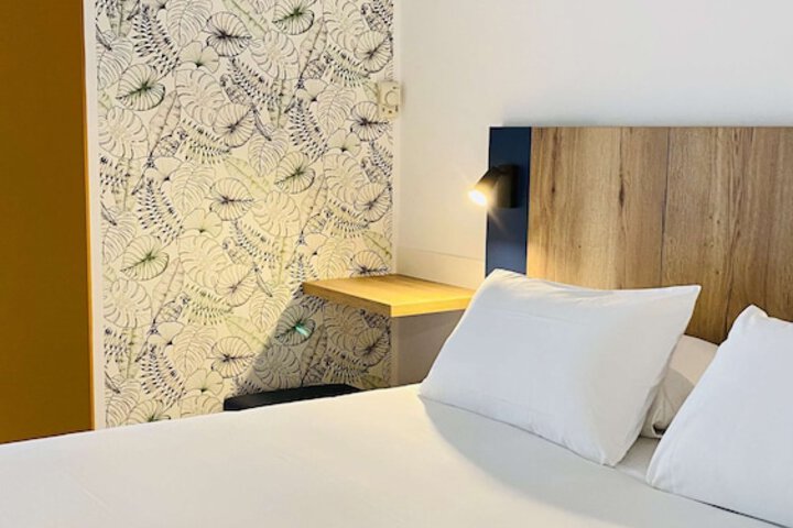 Room 14 of 33