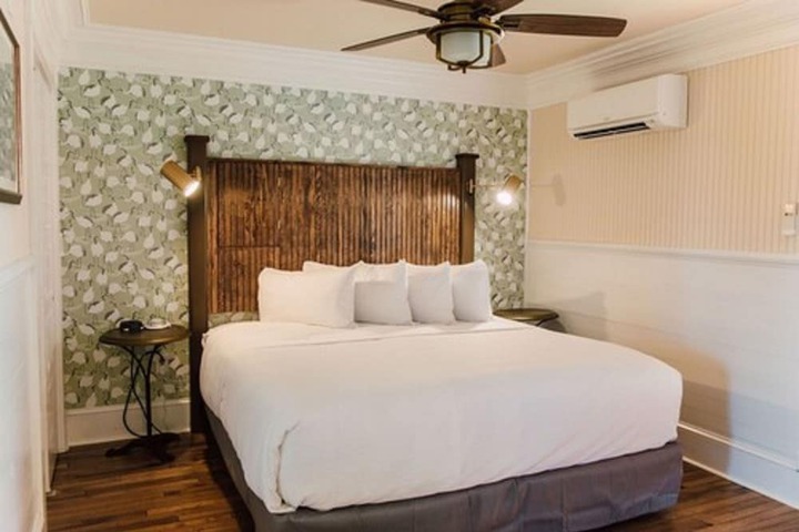 Comfort Room 1 King Bed Private Bathroom (30 of 32)