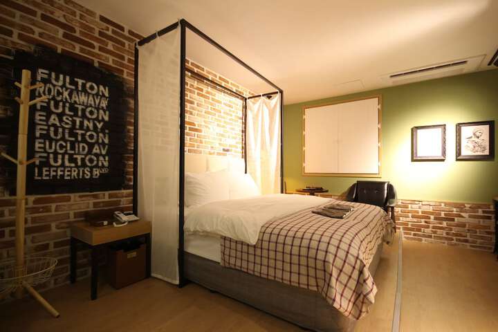 Room 10 of 66