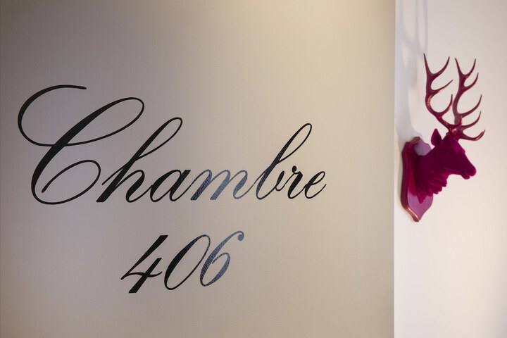 Room 6 of 90