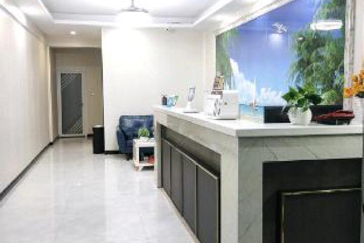 Royal Court Boutique Hotel (Huangliu Railway Station Branch)