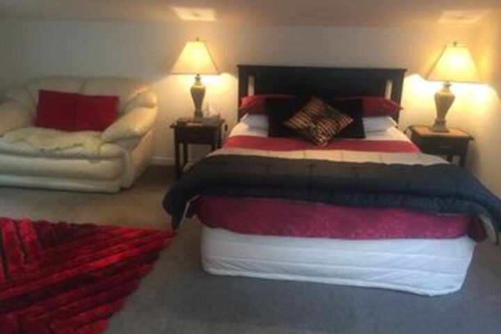 Room 9 of 18